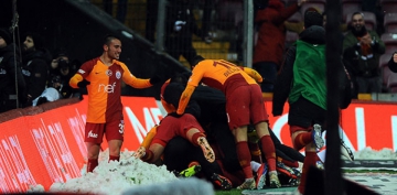 Galatasaray 3 puan uzatmada kurtard