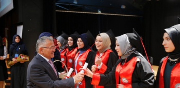 Bakan Bykkl, Kayseri Kz Anadolu mam Hatip Lisesinin mezuniyet trenine katld