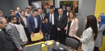 TOBB Başkanı Rıfat Hisarcıklıoğlu Yeni Nesil Gelişim Atölyesi “GİGA MAKER” ı ziyaret etti