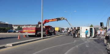 Kayseri'de ii servisi ile kamyonet arpt: 17 yaral