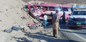 Pakistan'da yolcu otobs kaza yapt: 26 l, 15 yaral