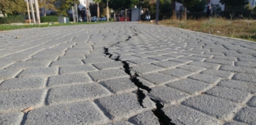 Silivri'de deprem ncesi olan atlaklar deprem sonras daha da byd