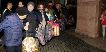 Trkiye, Elaz ve Malatya'da can kaybna neden olan deprem iin seferber oldu