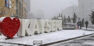 Kayseri'de kar ya etkili oldu