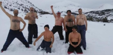 Kar Kaplanlar, kar banyosu yapt