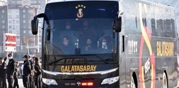 Kayserispor, Galatasaray mana taraftar konvoyu ile geldi