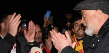 Kayserispor taraftar Trabzon dn takm tezahratlarla karlat