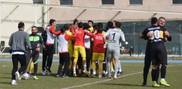 Talasgc Belediyespor Play - Off'lara Mersin'de kacak