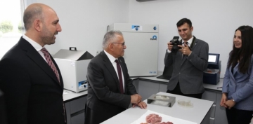 Başkan Büyükkılıç, Anadolu’da ilk ve tek olan AR-GE Merkezi’ni inceledi