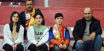 Kayserispor - Galatasaray man 16 bin 758 kii izledi