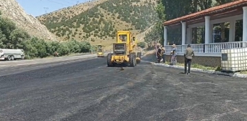 Sarz Kskal Yolunda asfalt yenileniyor