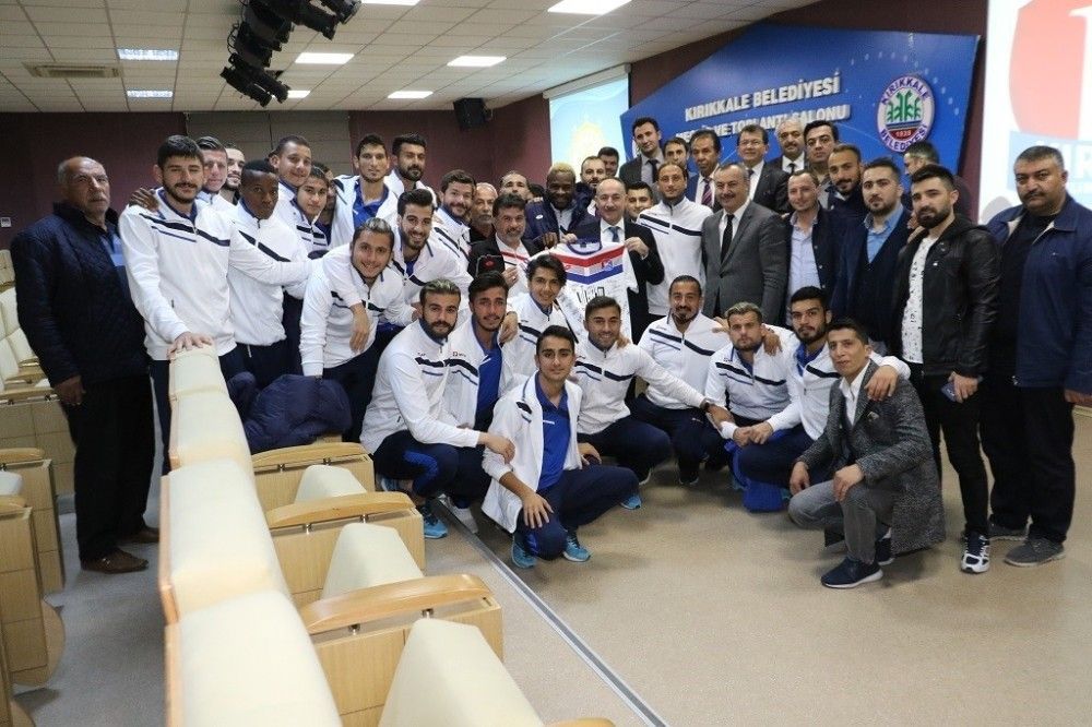 Kritik maç öncesi Başkan Saygılı futbolculara moral yemeği verdi