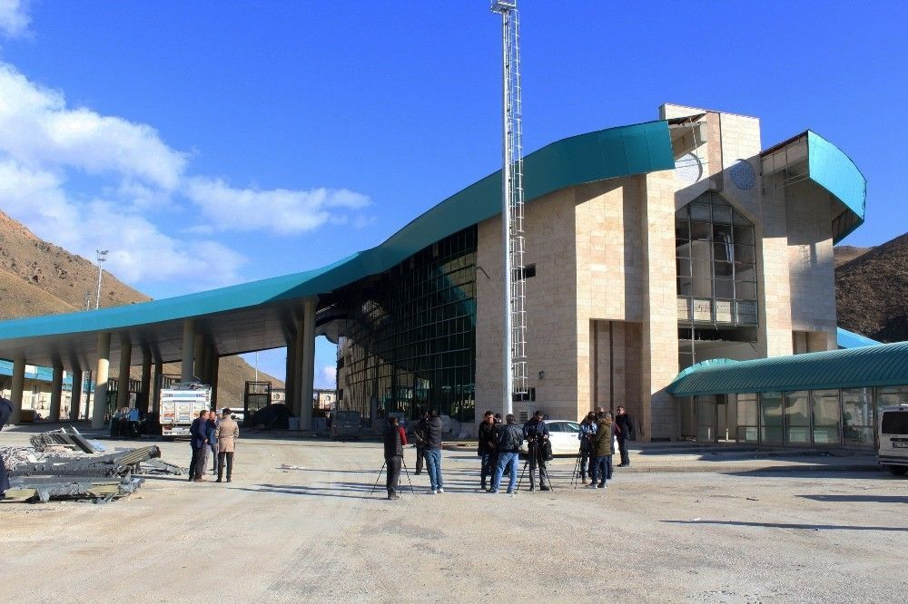 Kapıköy Gümrük Kapısı hizmete açılıyor