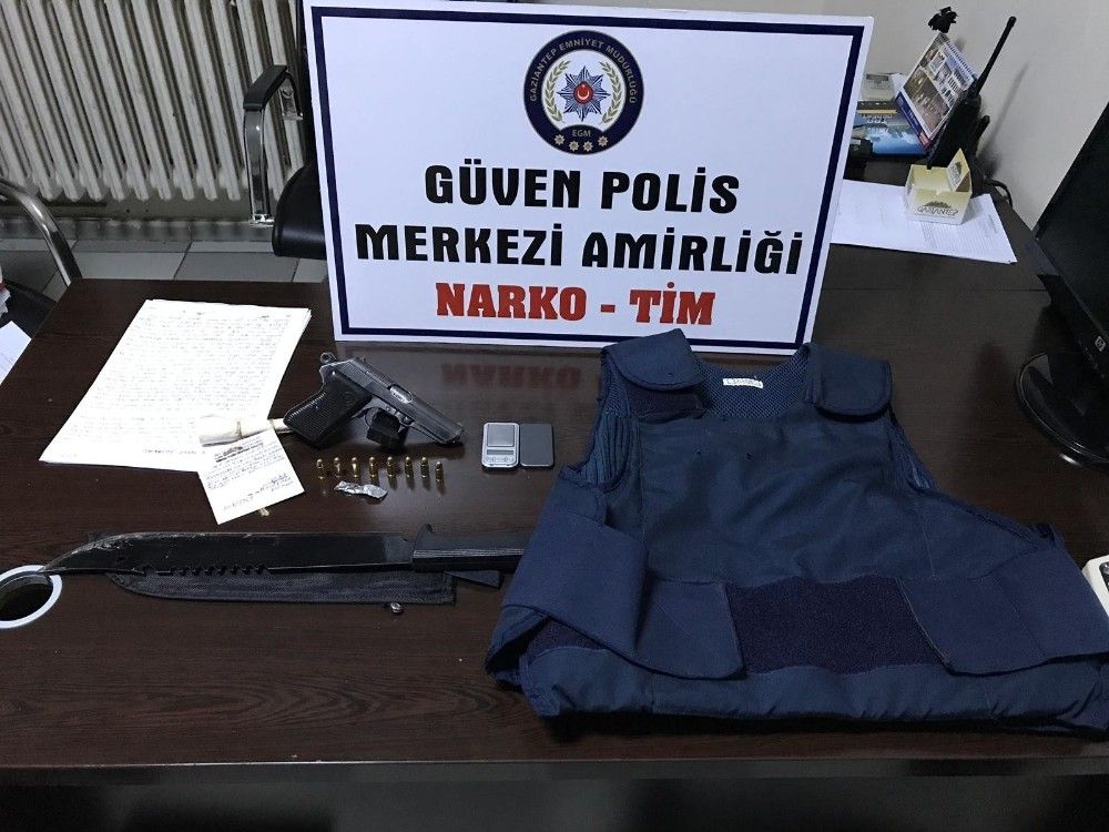 Uyuşturucu operasyonunda çelik yelek ele geçirildi