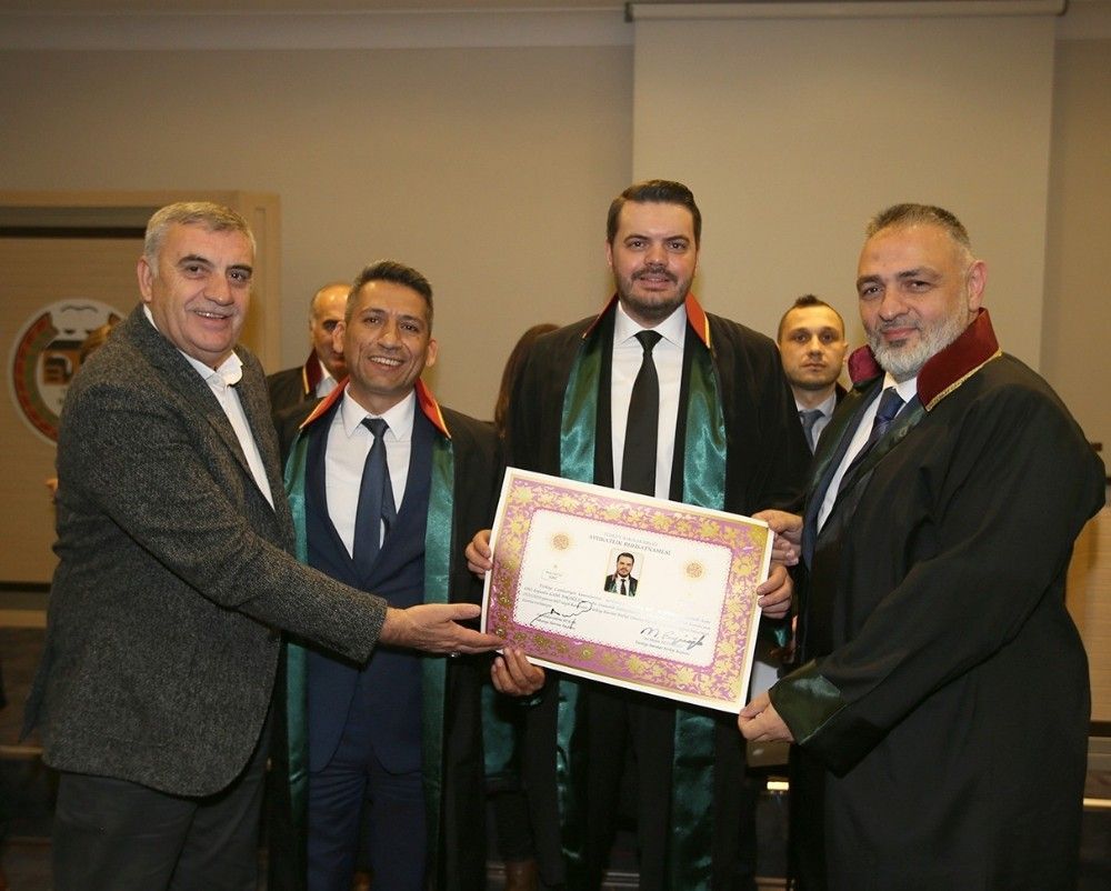 Başkan Toçoğlu, oğlunun avukatlık yemin törenine katıldı