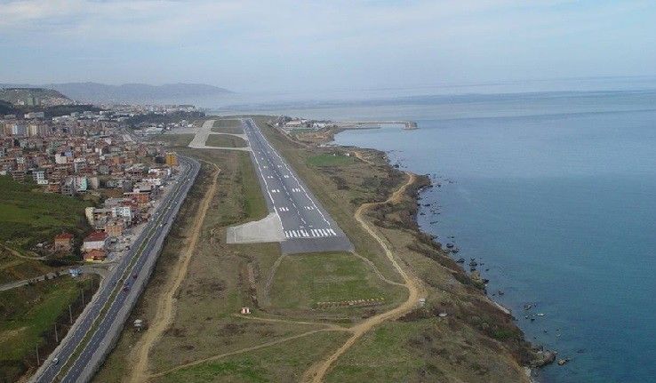 Bazı havayolu şirketlerinin Trabzon´a düzenledikleri uçak seferlerini kaldırması turizmcilerin tepkisine neden oldu