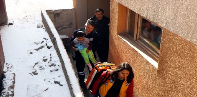 Kayseri'de ev yangn: Dumandan etkilenen 2 ocuk hastaneye kaldrld