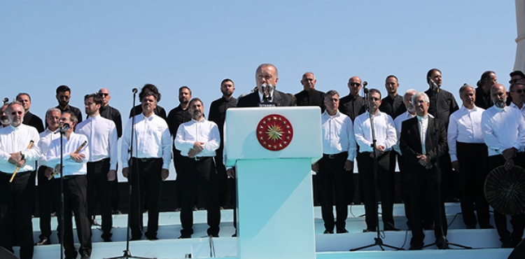 amlca Camii'nin resmi al Cumhurbakan Erdoan'n katlmyla yapld
