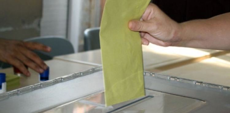 AK Partili zel: '31 Mart ile 23 Haziran arasnda 18 yana girenler oy kullanamayacak'