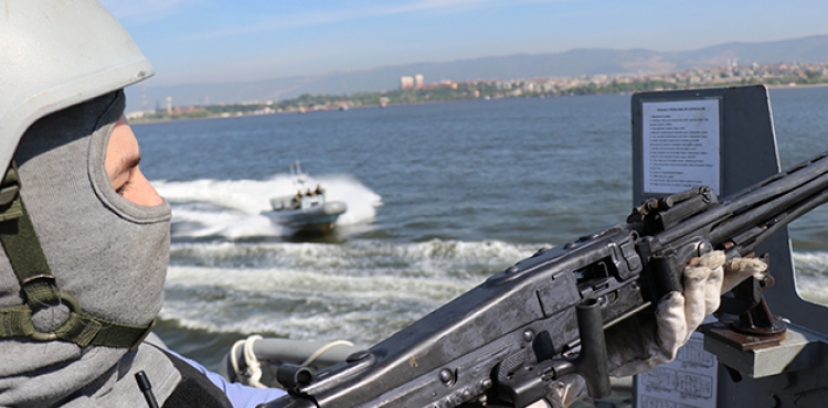 Deniz Kurdu tatbikatnda sava gemilerine saldran terrist botlar pskrtld