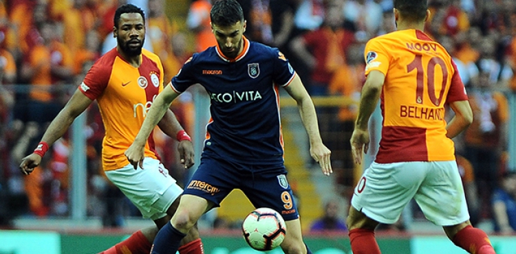 Galatasaray: 2-1 Baaksehir