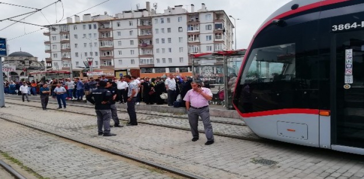 Kayseri'de tramvayn altnda kalan bir kii yaraland