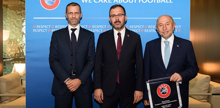 Bakan Kasapolu ve zdemir'den UEFA Bakan Caferin'e ziyaret