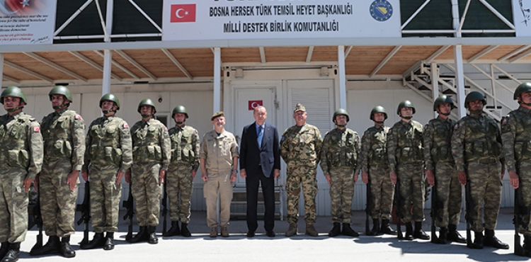 Cumhurbakan Erdoan Bosna'daTrk askerlerini ziyaret etti