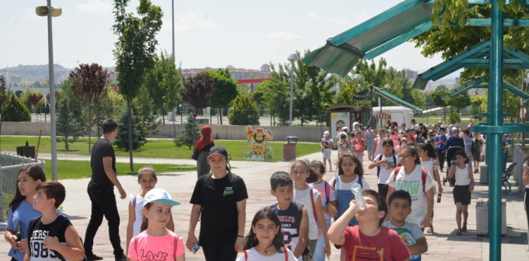 melikgazi belediyesi yaz okulu rencileri hayvanat bahesini gezdi