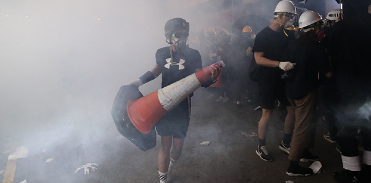 in, Hong Kong'daki 'korkun' protestolar knad