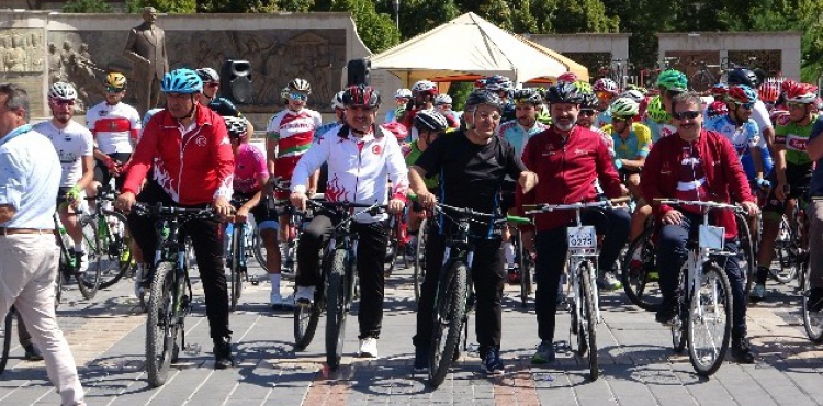 15 lkeden 150 bisikletinin katld Tour Of Central Anatolia Yarlar Sryor