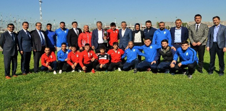 Kayseri ekerspor Gre Takm mzesine bir kupa daha kazandrd