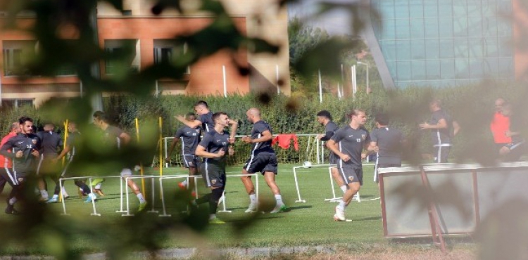 Kayserispor'da futbolcular idmana kt