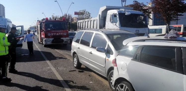 Kayseri'de 4 aracn kart zincirleme trafik kazas: 5 yaral
