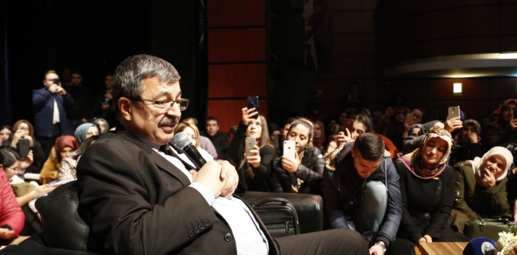 Yazar Hayati nan Kayseri'de syleiye katld