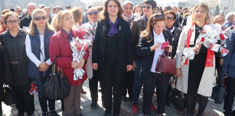 Kayseri'de kadnlar 8 Mart' kutlad