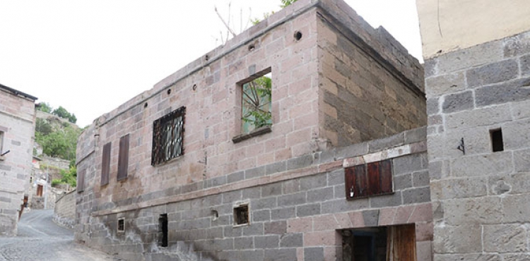 Restore edilen tarihi evin ats kt: 2 yaral