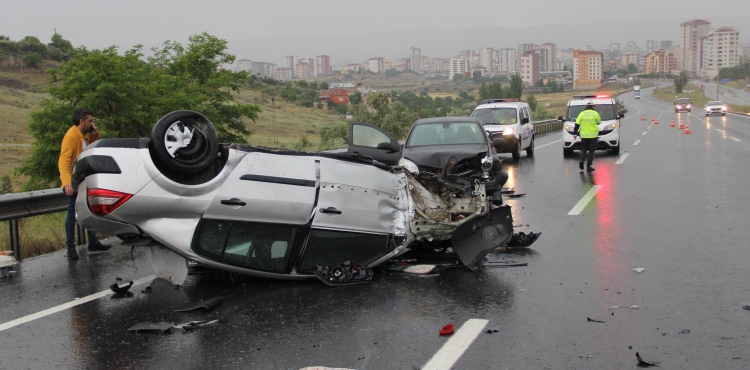 Kayseri'de iki otomobil arpt: 2 yaral  