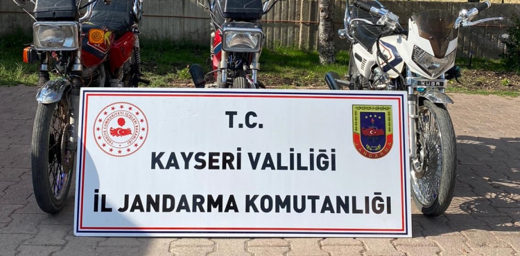 Kayseri'de motosiklet hrszlna 2 gzalt