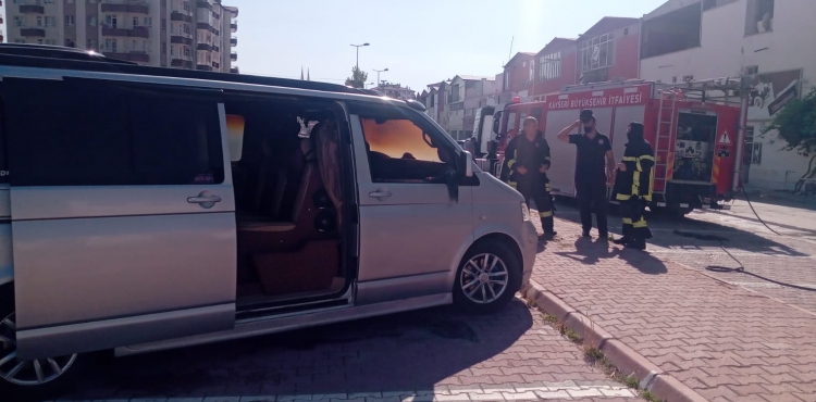 Kayseri'de alev alan minibs itfaiye erleri sndrd