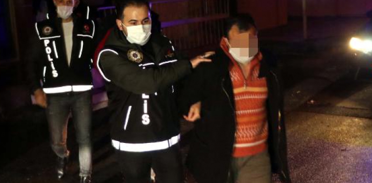 Kayseri'de uyuturucu partisi dzenlenen eve polis baskn: 8 gzalt