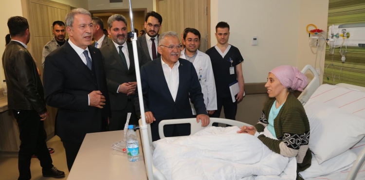 Bakan Akar le Bakan Bykkltan Hastanede Bayram Ziyareti