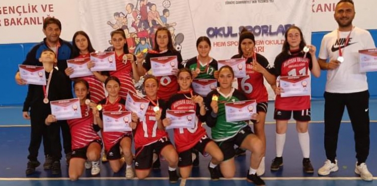 M.Eraslan Anadolu Lisesi futsal takm Trkiye Yar Finallerine kald