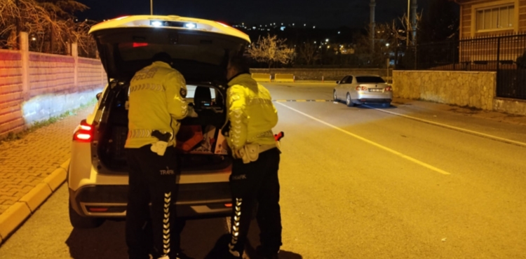 Polisin ‘dur’ ihtarına uymayan ehliyetsiz sürücüye 430 bin TL ceza
