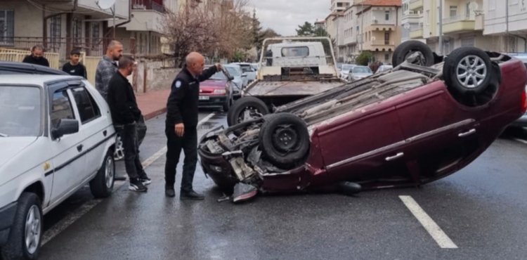 Kayseri'de otomobilin devrildiği kaza kamerada