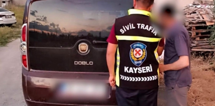 Kayseri’de yayaya yol vermeyen 2 sürücüye 11 bin TL ceza