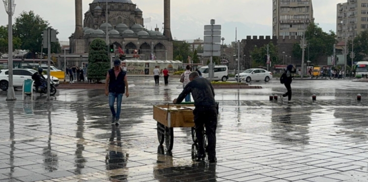 Kayseri’de Sağanak Yağış Etkili Oldu