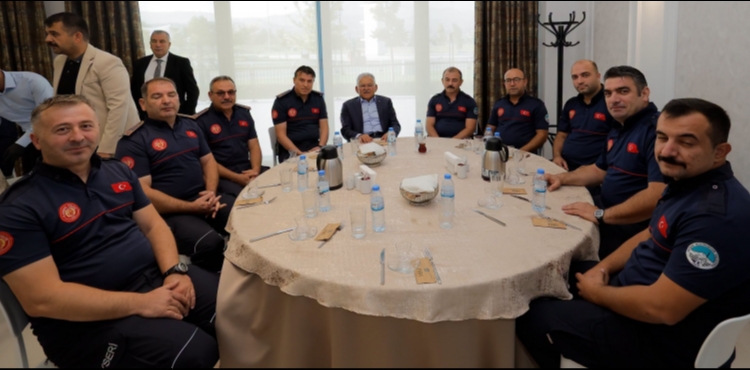 BAŞKAN BÜYÜKKILIÇ, İTFAİYE TEŞKİLATININ İTFAİYECİLİK HAFTASI’NI KUTLADI: “BELEDİYEMİZİN YÜZ AKI”