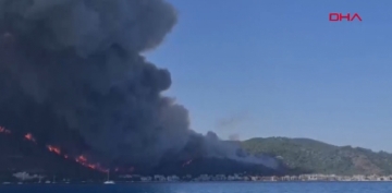 Marmaris'te korkutan orman yangını, alevler yerleşim yerine 100 metre kadar yaklaştı