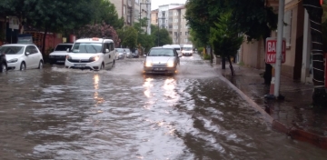 Sinop ve Samsun'da sağanak sele neden oldu; vatandaşlar evlerinde mahsur kaldı